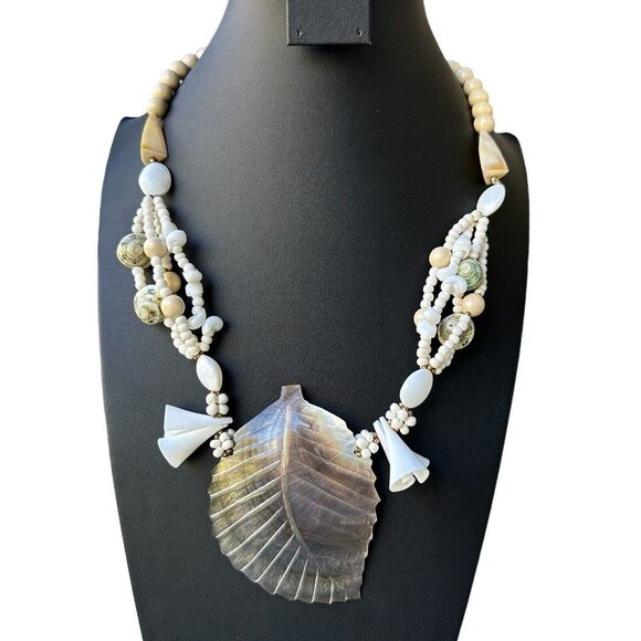 Necklace Pendant Mother Of Pearl‎ Carved Leaf Shell Beaded Boho Retro VTG 24" - Picture 1 of 11